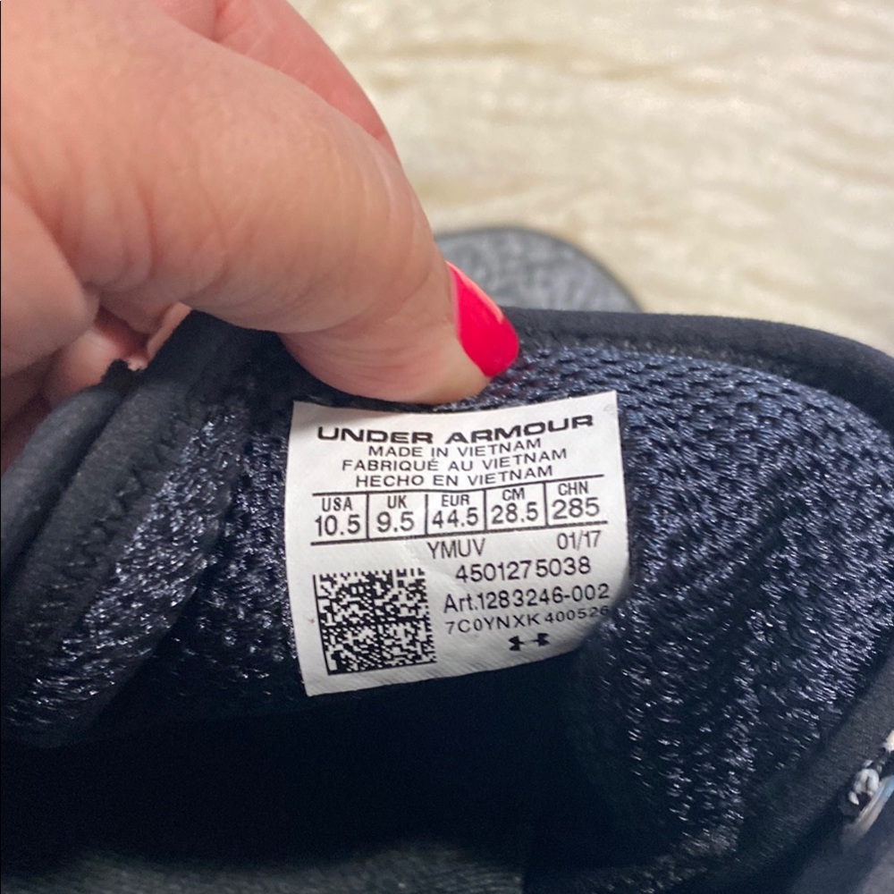 Under Armour tennis shoes - Picture 9 of 9